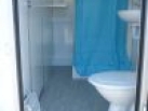 Koupelna, toaleta a sprchový kout ve vytápěném přívěsu